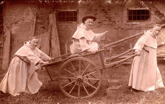 Szerzetesek szekerén